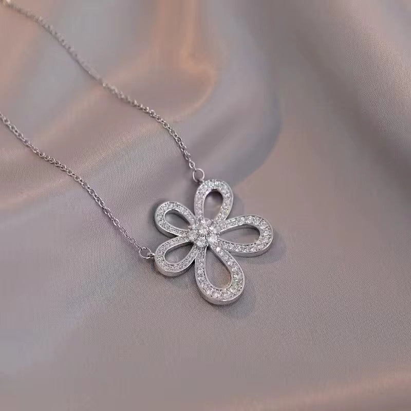 Collier Rose Blossom