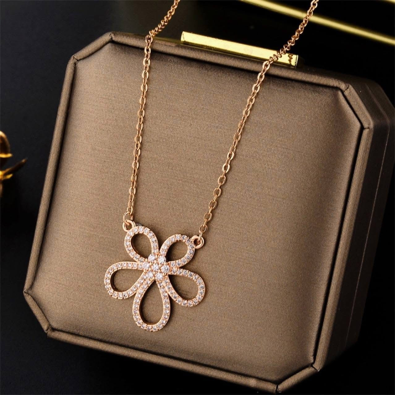 Collier Rose Blossom