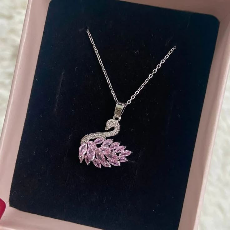 Swan - Necklace