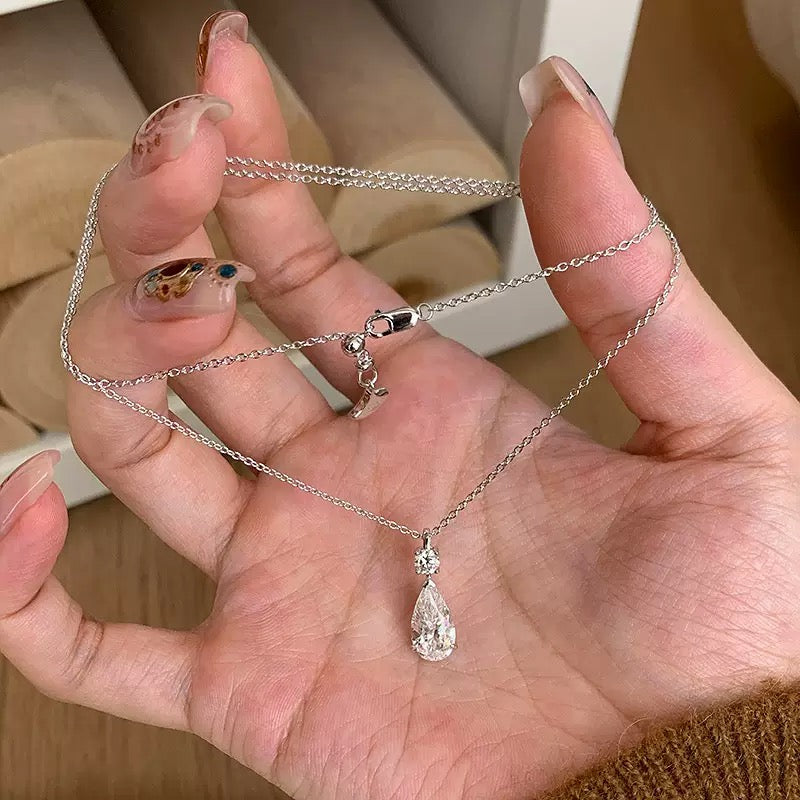 Collier - Hug Me Tight