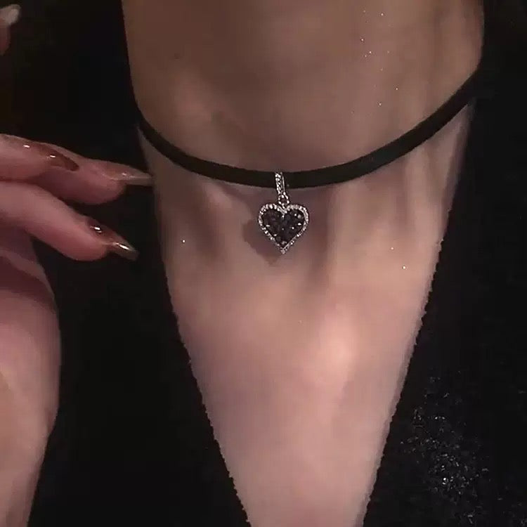 Collier - The Black One