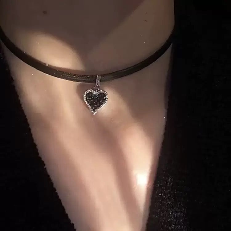 Collier - The Black One