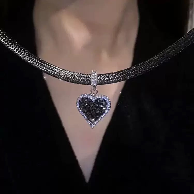 Collier - The Black One