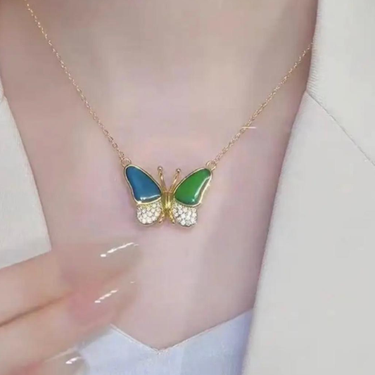 قلادة فراشة تتنفس معك