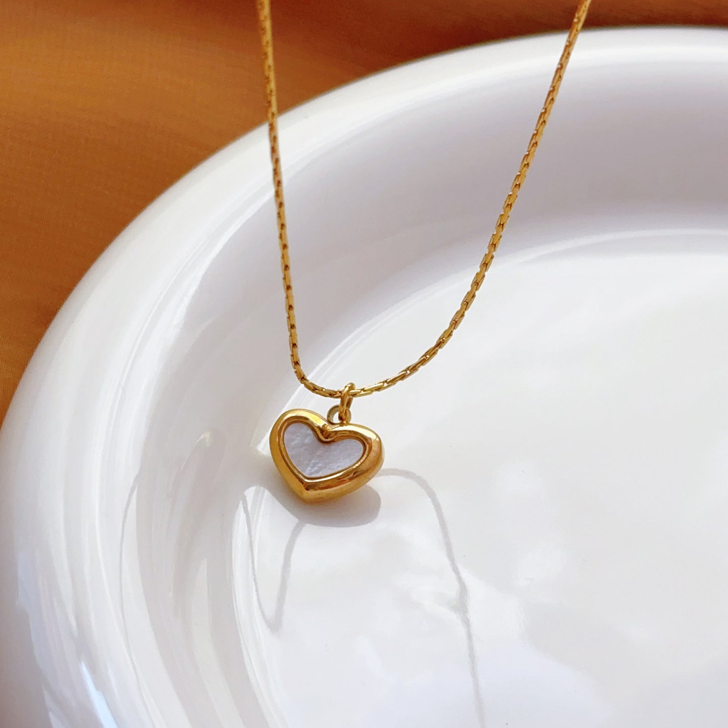 Colliers - The Red And White