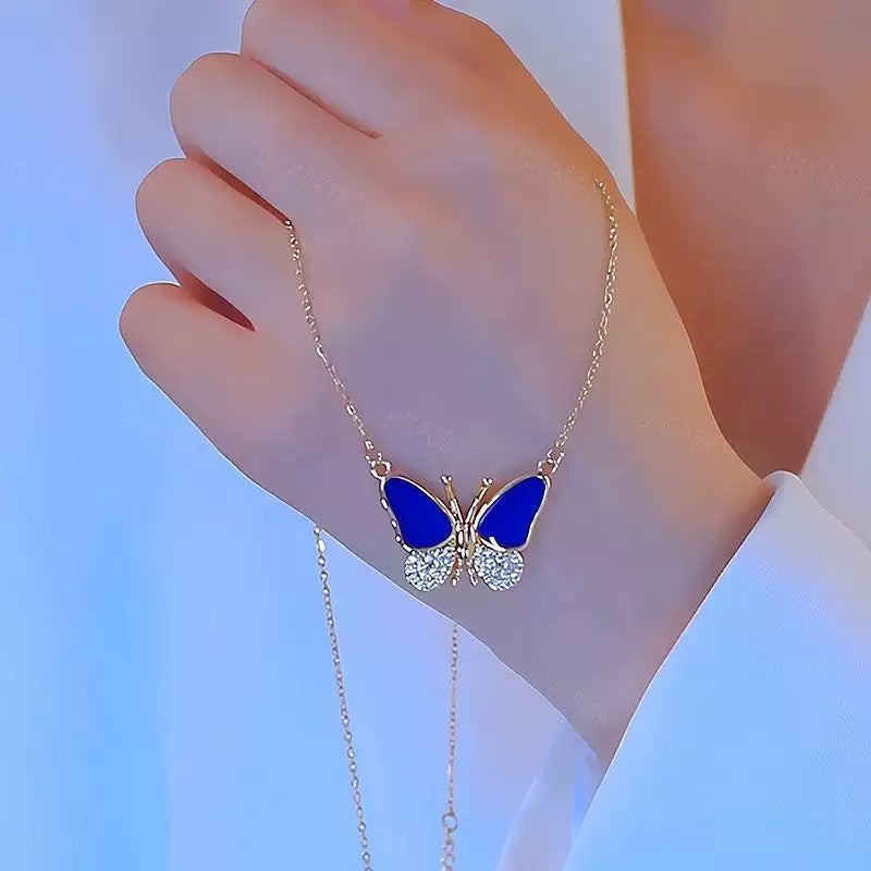 قلادة فراشة تتنفس معك