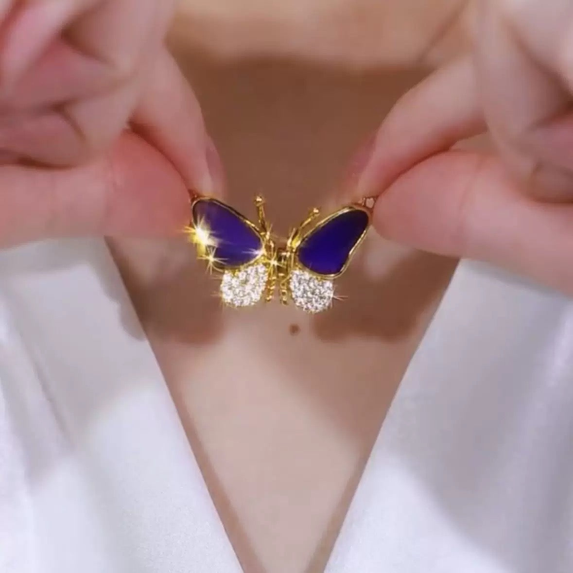 قلادة فراشة تتنفس معك