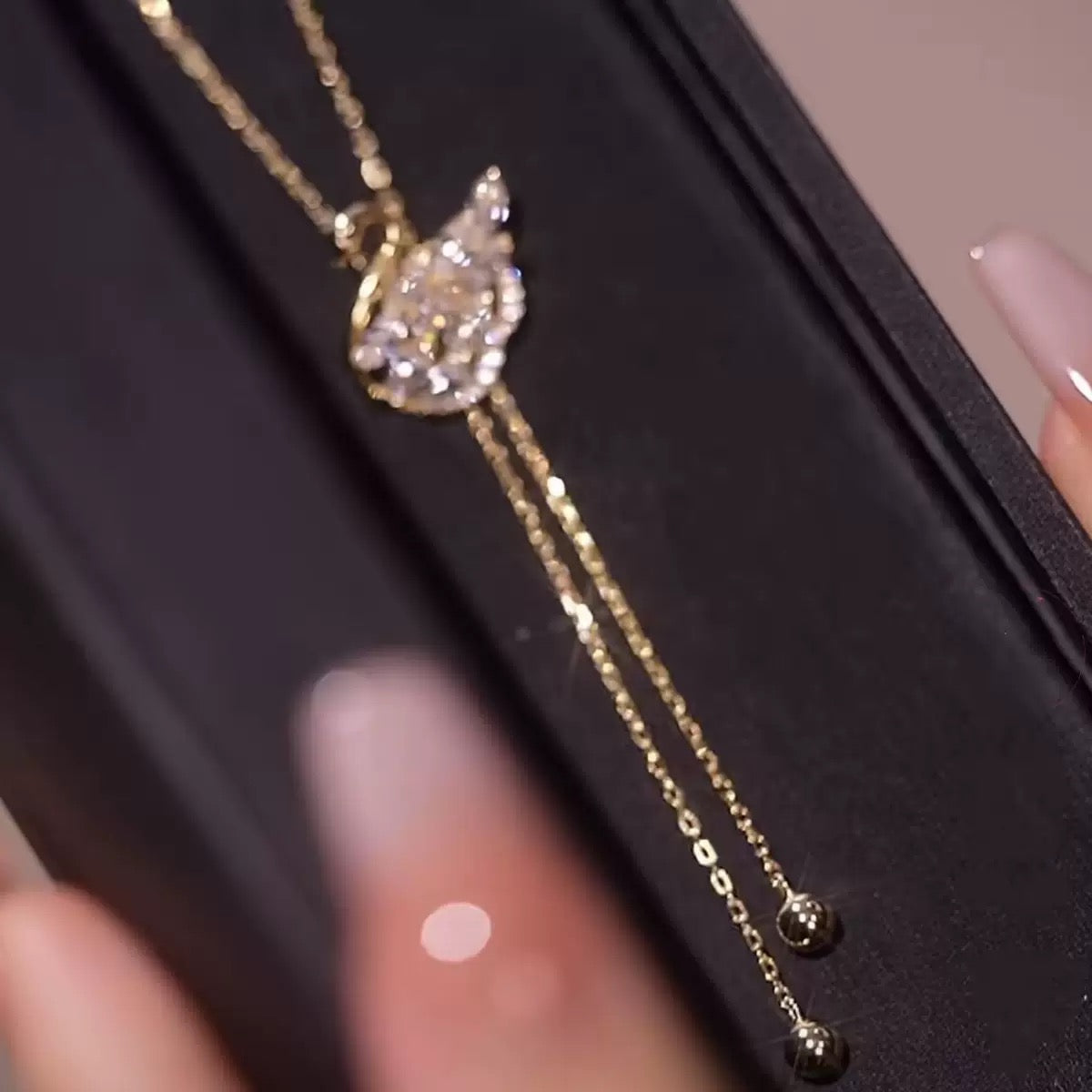 Collier - Swan Magic fit