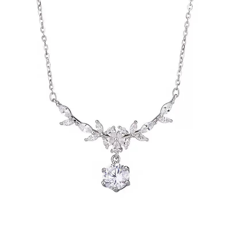 Collier - I am a Queen