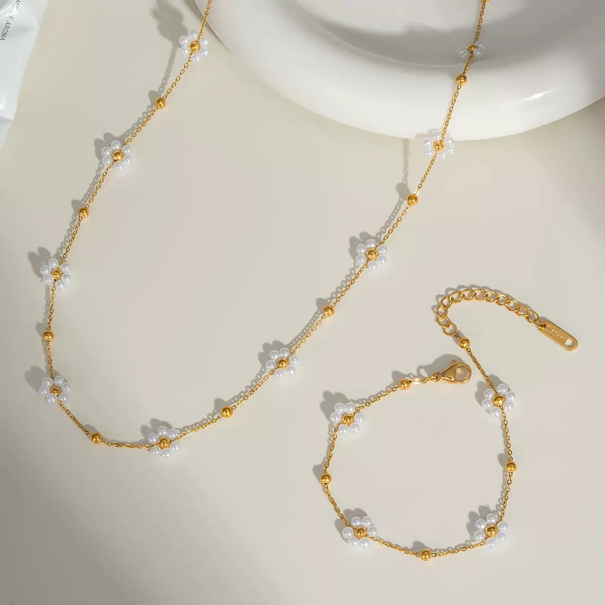 Set - The White Flowers