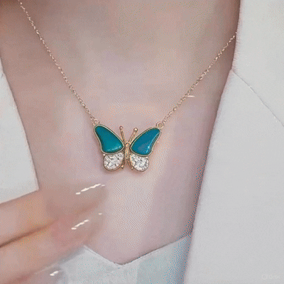 قلادة فراشة تتنفس معك